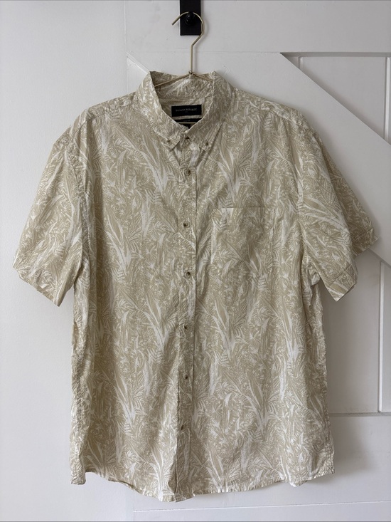 Banana Republic Other - Banana Republic Button Down Men’s Short Sleeve Shirt XL Floral Preppy Slim Fit